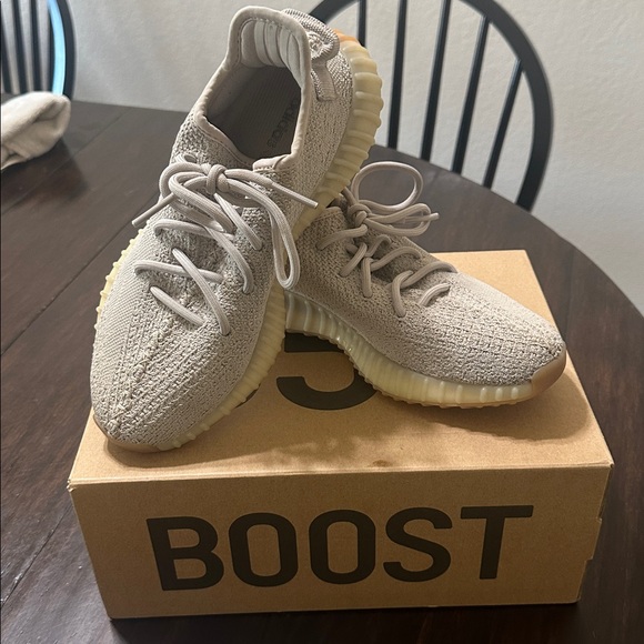 Yeezy Boost 350 V2 Sesame colorway - Picture 1 of 4
